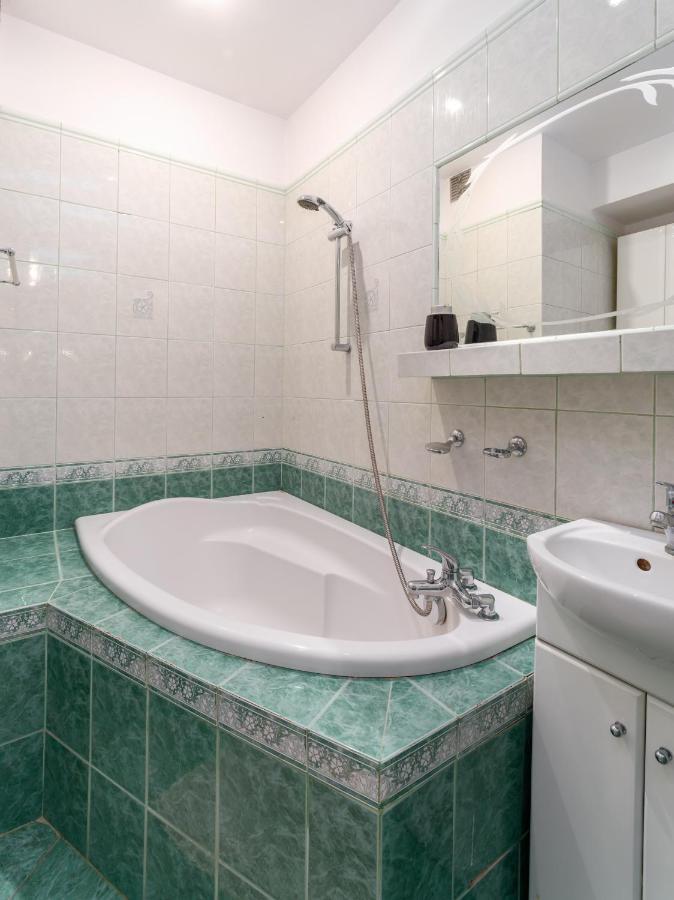 Two Bedrooms Apartment Faktura Fast Check-In 24H Rzeszow Ngoại thất bức ảnh